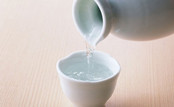 勾兑酒当“陈酿”卖 专家呼吁规范白酒标识